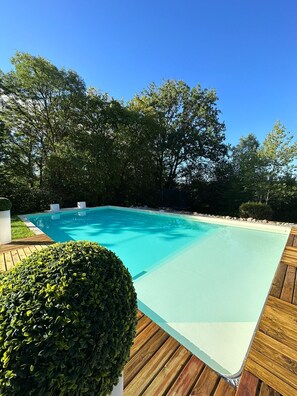 Alberca al aire libre y alberca climatizada