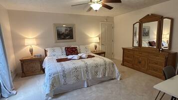 3 bedrooms, desk, iron/ironing board, free WiFi