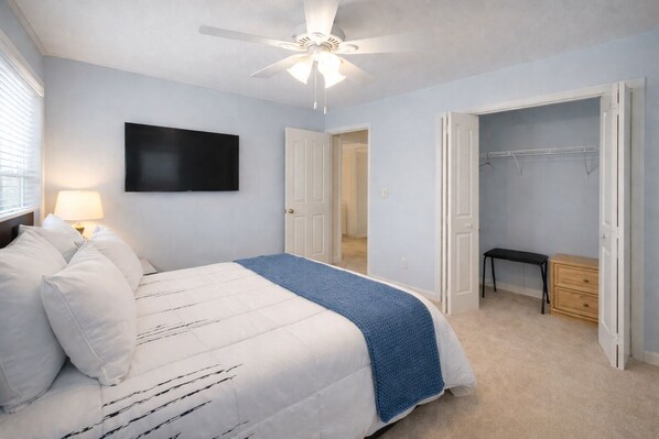 3 bedrooms, desk, iron/ironing board, free WiFi