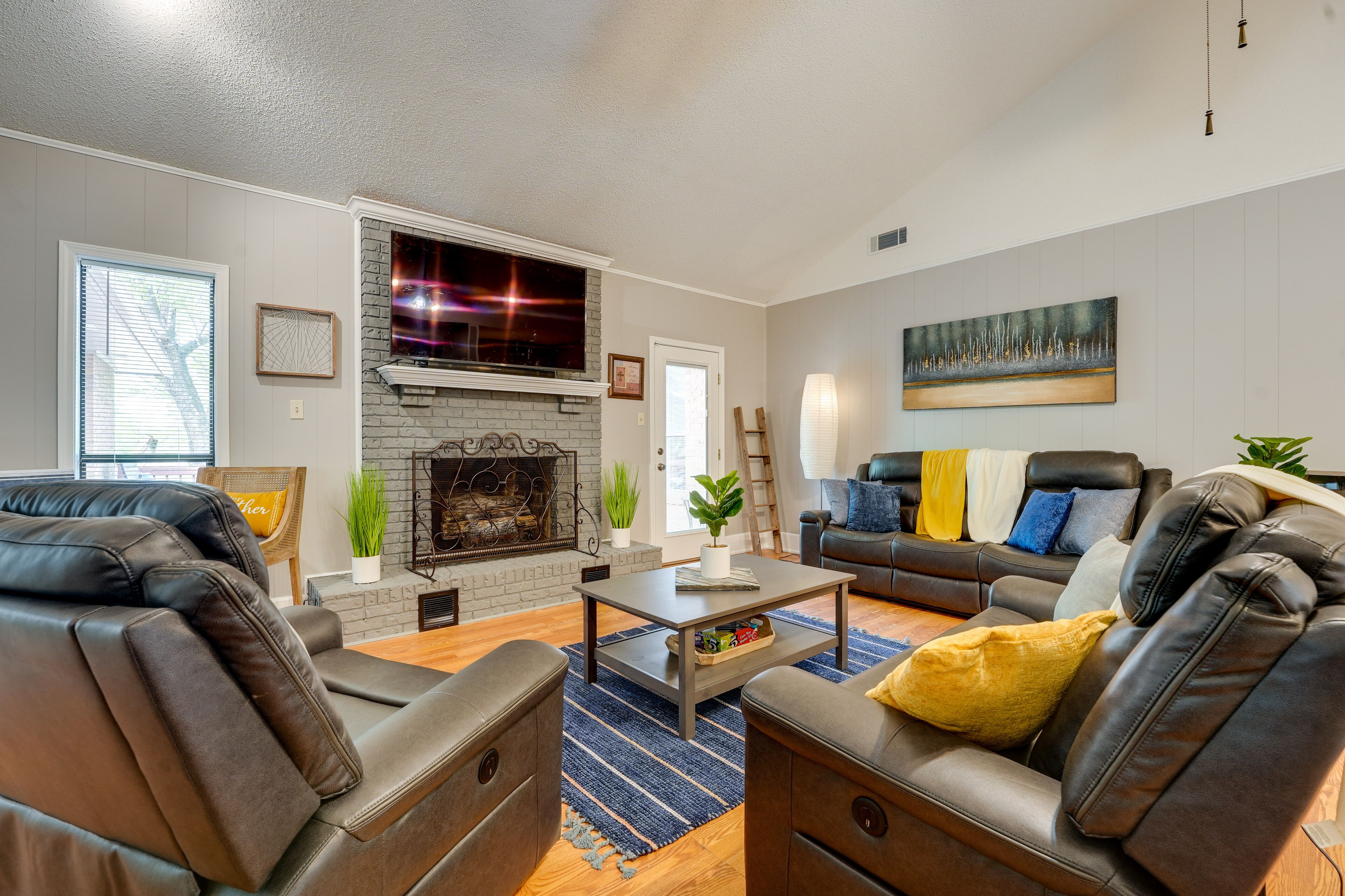 Memphis Vacation Rental Getaway w/ Large Deck