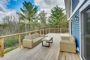 Terrace/patio - Sleepy Hollow Lake Home w/ Deck, Pool Access! (Athens)