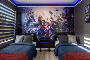 6 slaapkamers, een bureau, een strijkplank/strijkijzer, reisbedje