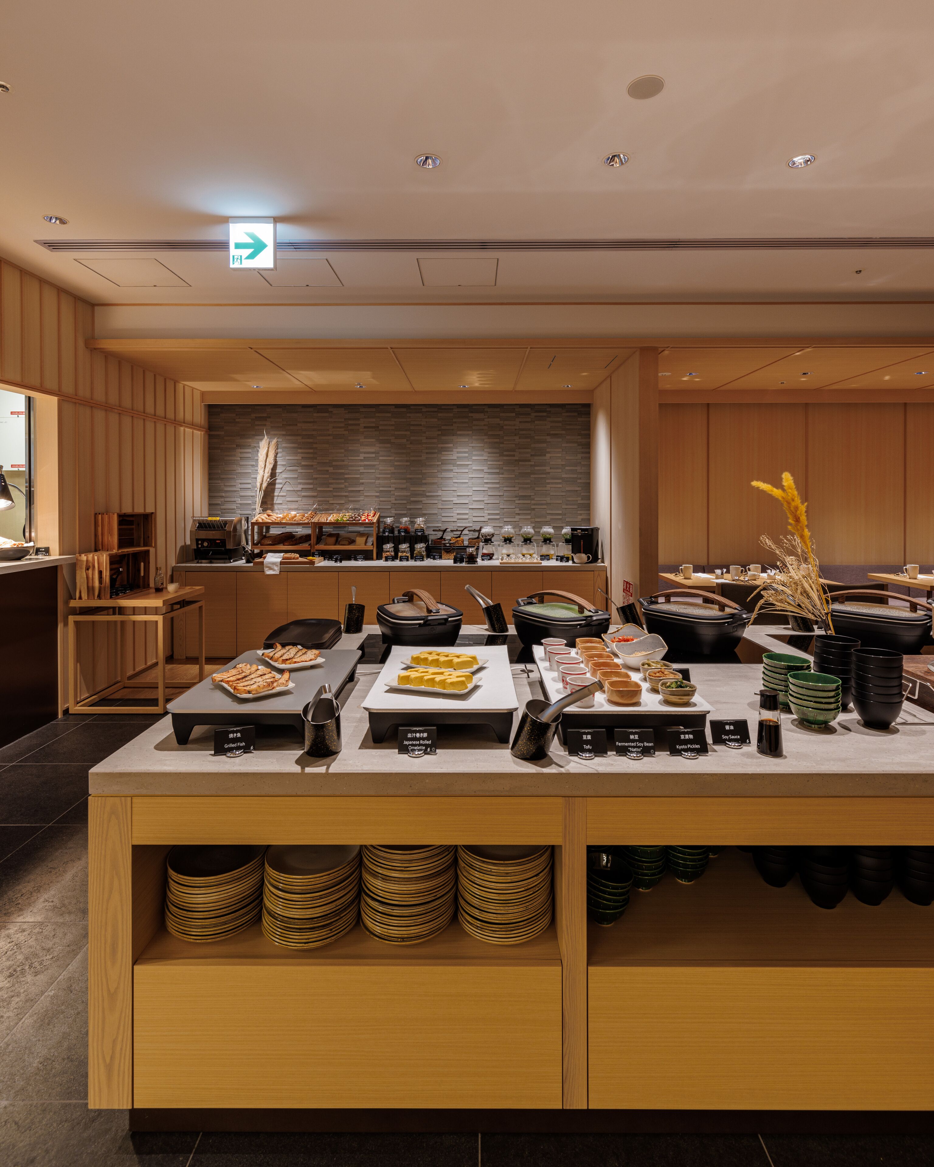 Daily buffet breakfast (JPY 3800 per person)