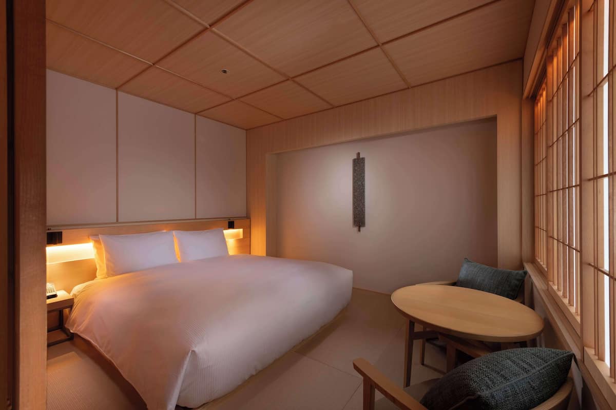KING DELUXE TATAMI ROOM NON SMOKING | In-room safe, desk, iron/ironing board, free cribs/infant beds