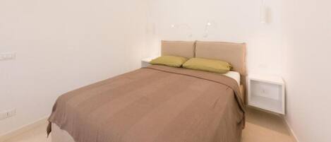 2 bedrooms, bed sheets