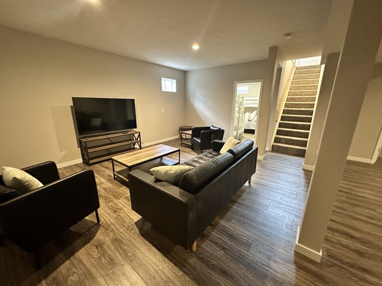 Beautifully Remodeled Duplex Near The Ark Encounter. This Listing Is For 1 Side. - 캘리포니아