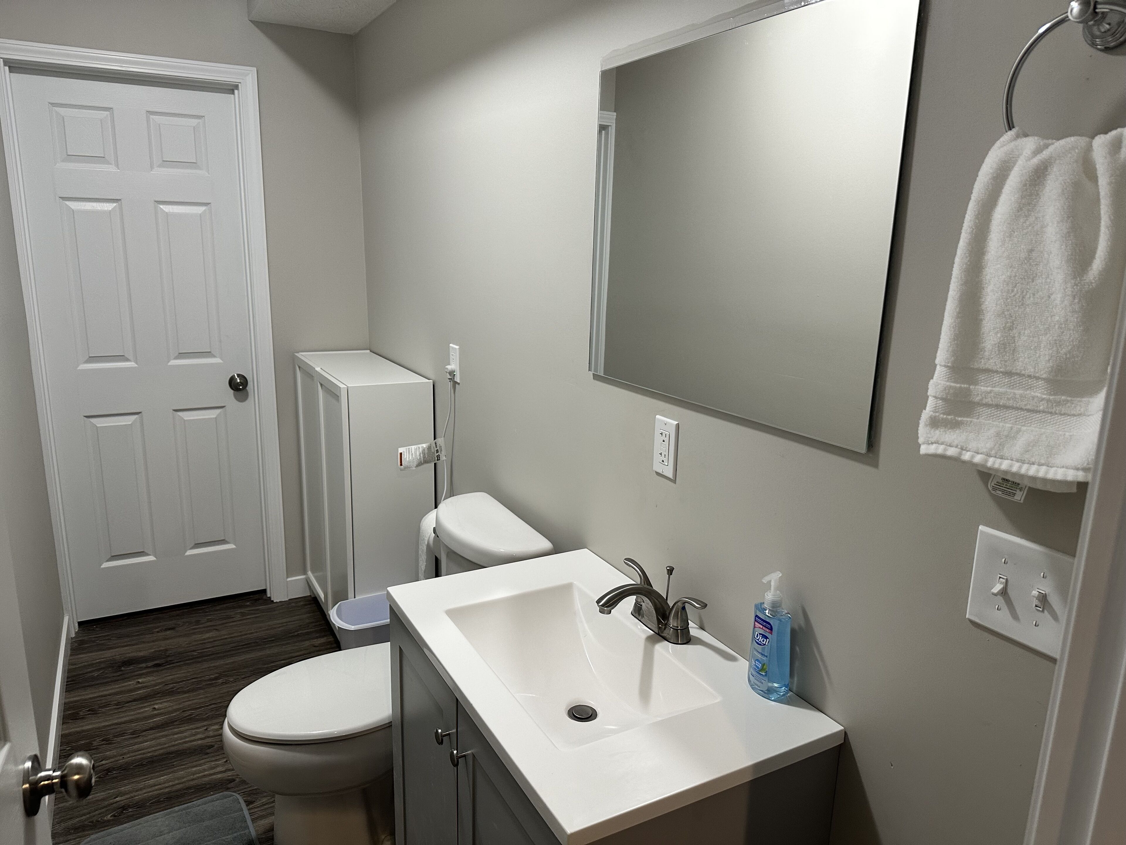 Beautifully remodeled duplex near the ARK encounter. This listing is for 1 side.