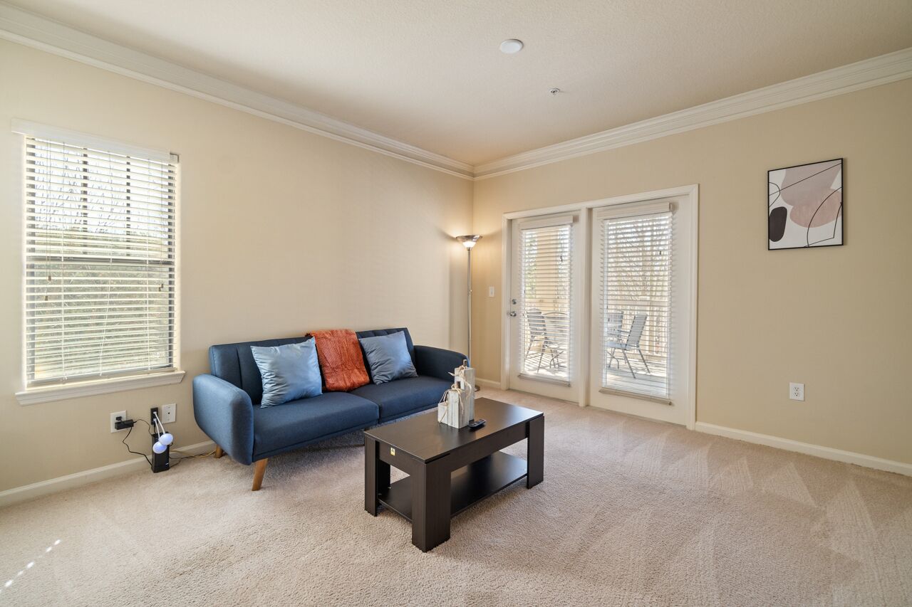 Beautiful GATED Community w/ Pool Close To City