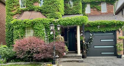 Private Cozy 1 Bedroom Apartment!!! Dedicated Wok Desk and Free Parking.