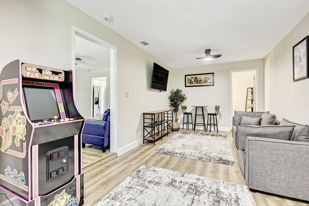 Private Savannah Getaway Near Historic Riverfront!