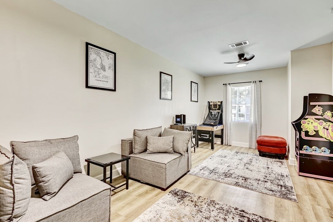 Private Savannah Getaway Near Historic Riverfront!