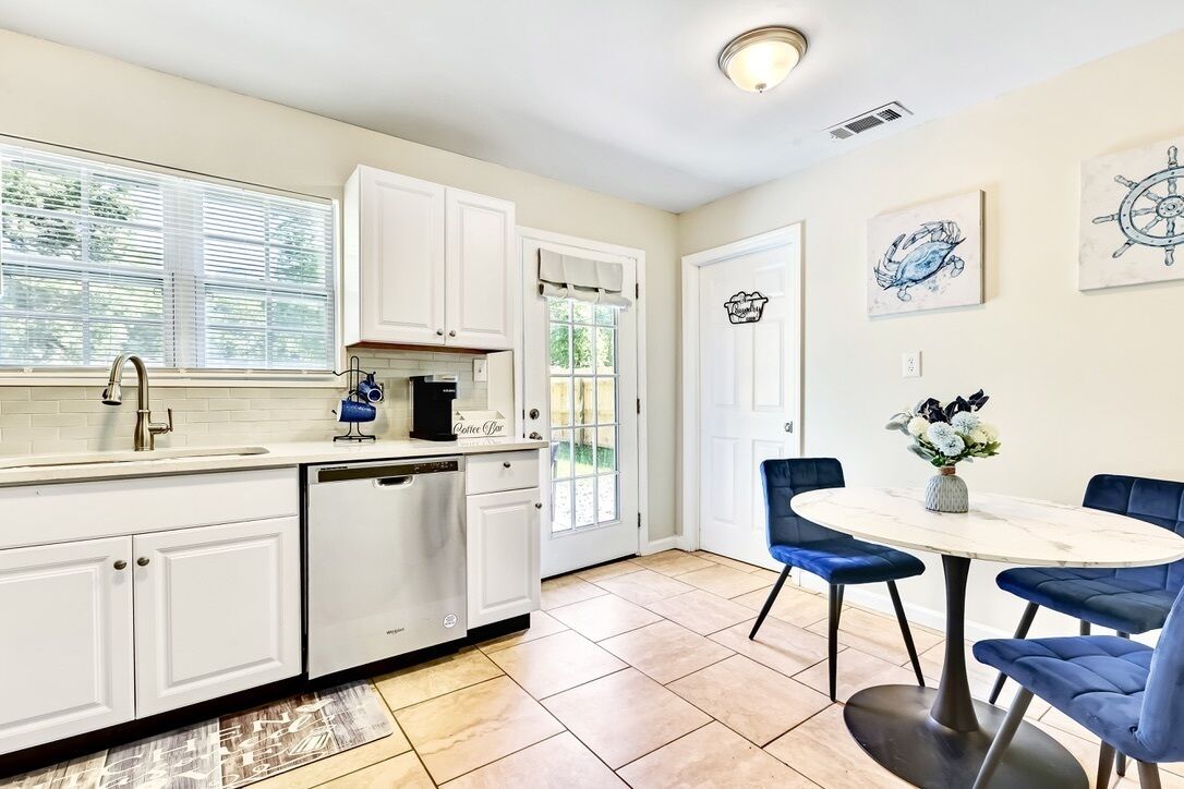 Private Savannah Getaway Near Historic Riverfront!