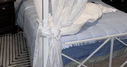 Romantic Couples Room