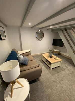 TV - Cute, Cosy, Cornish Cottage (Wadebridge)