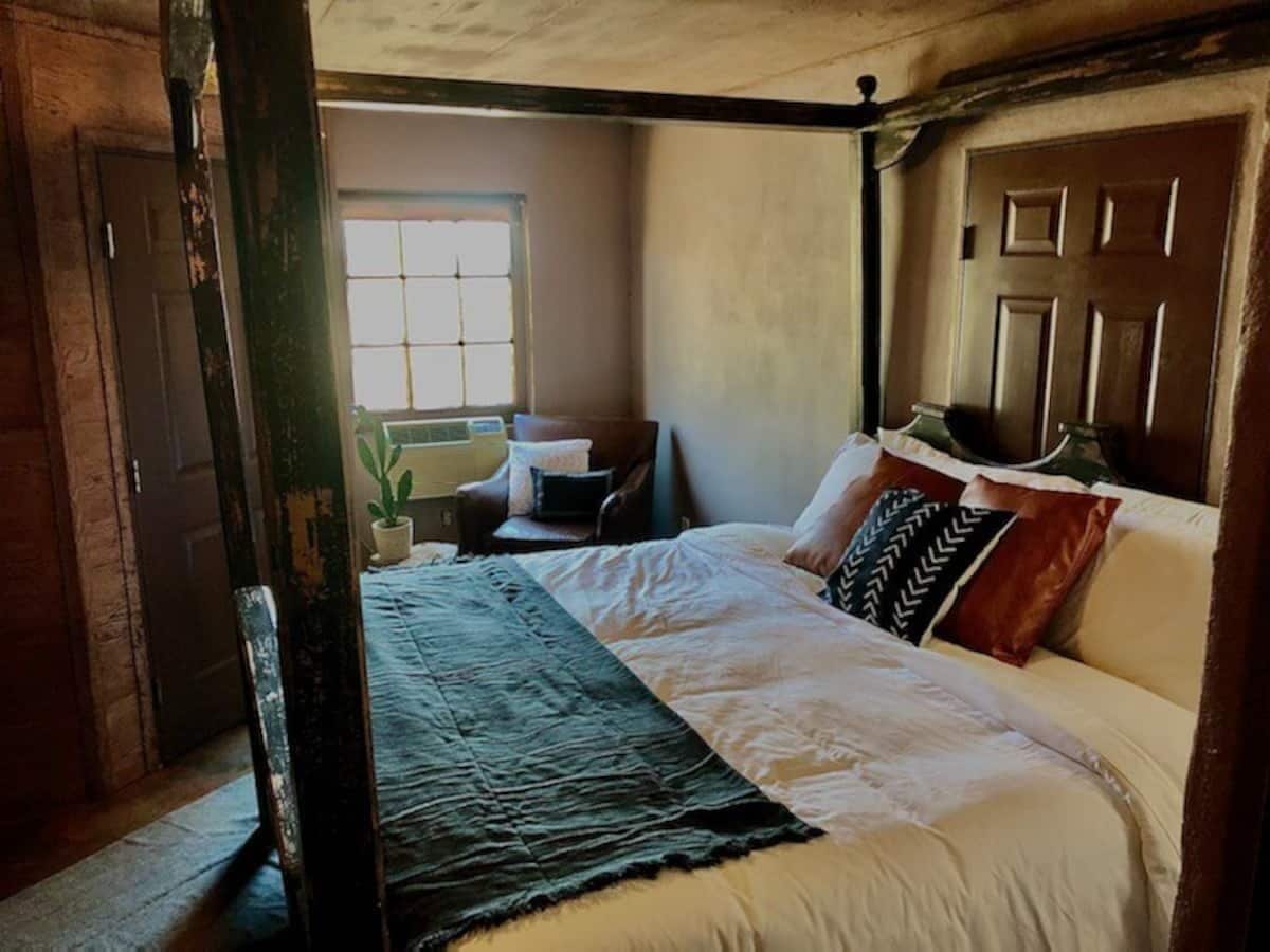 Standard Room | Iron/ironing board