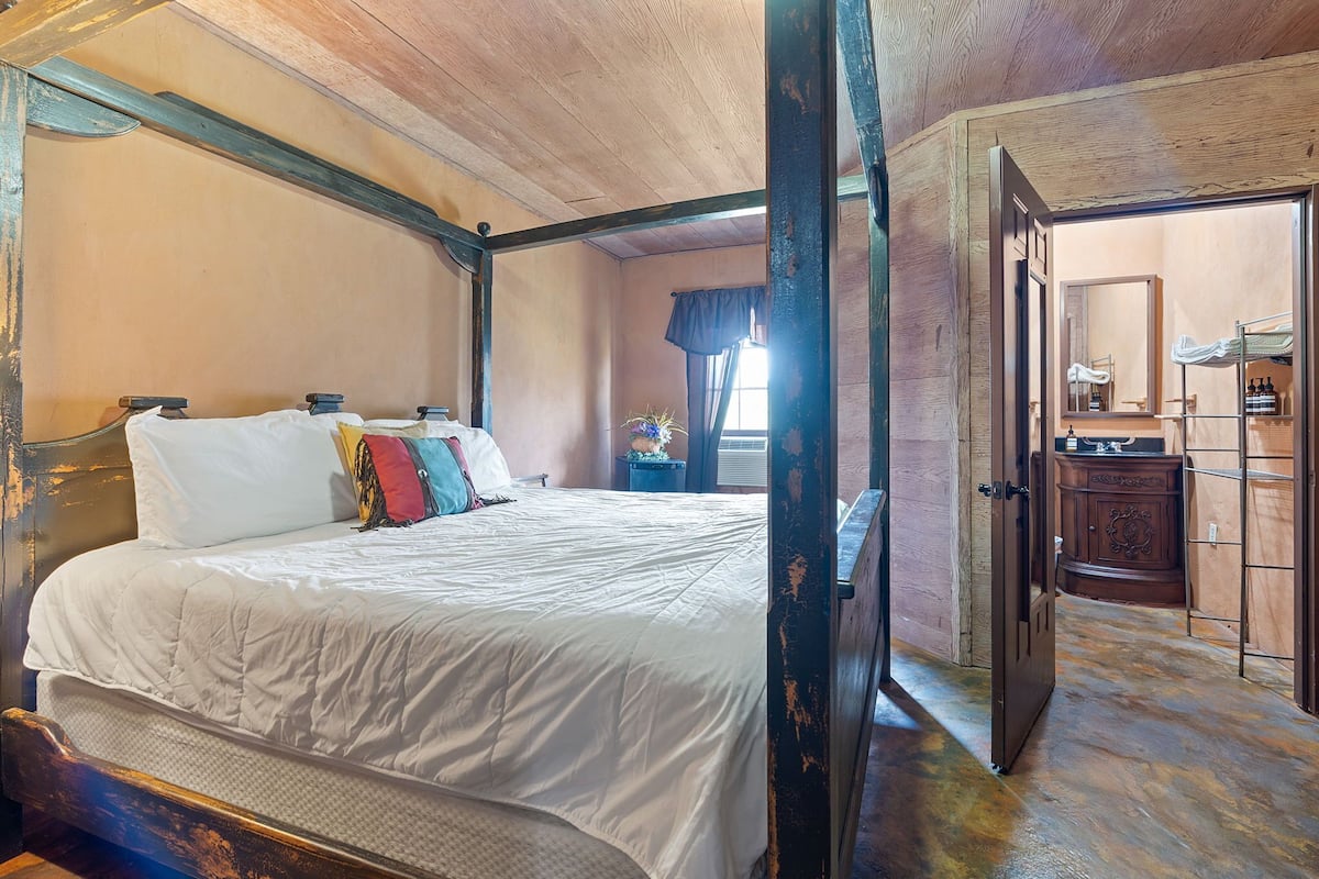 Standard Room | 1 bedroom, iron/ironing board