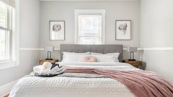 3 bedrooms, desk, iron/ironing board, free WiFi