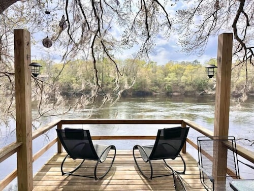 Walk or Paddle To Charles Springs On Suwannee!