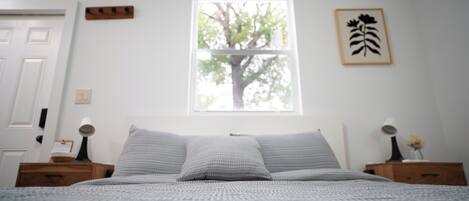 1 soverom, skrivebord, strykejern/-brett og wi-fi (inkludert)