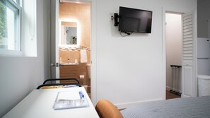 1 bedroom, desk, iron/ironing board, free WiFi
