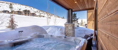 مغطس سبا خارجي