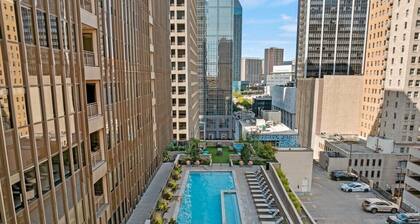 Stylish Downtown Condo Retreat - King Bed Suite