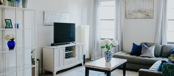 Stylish Downtown Condo Retreat - King Bed Suite