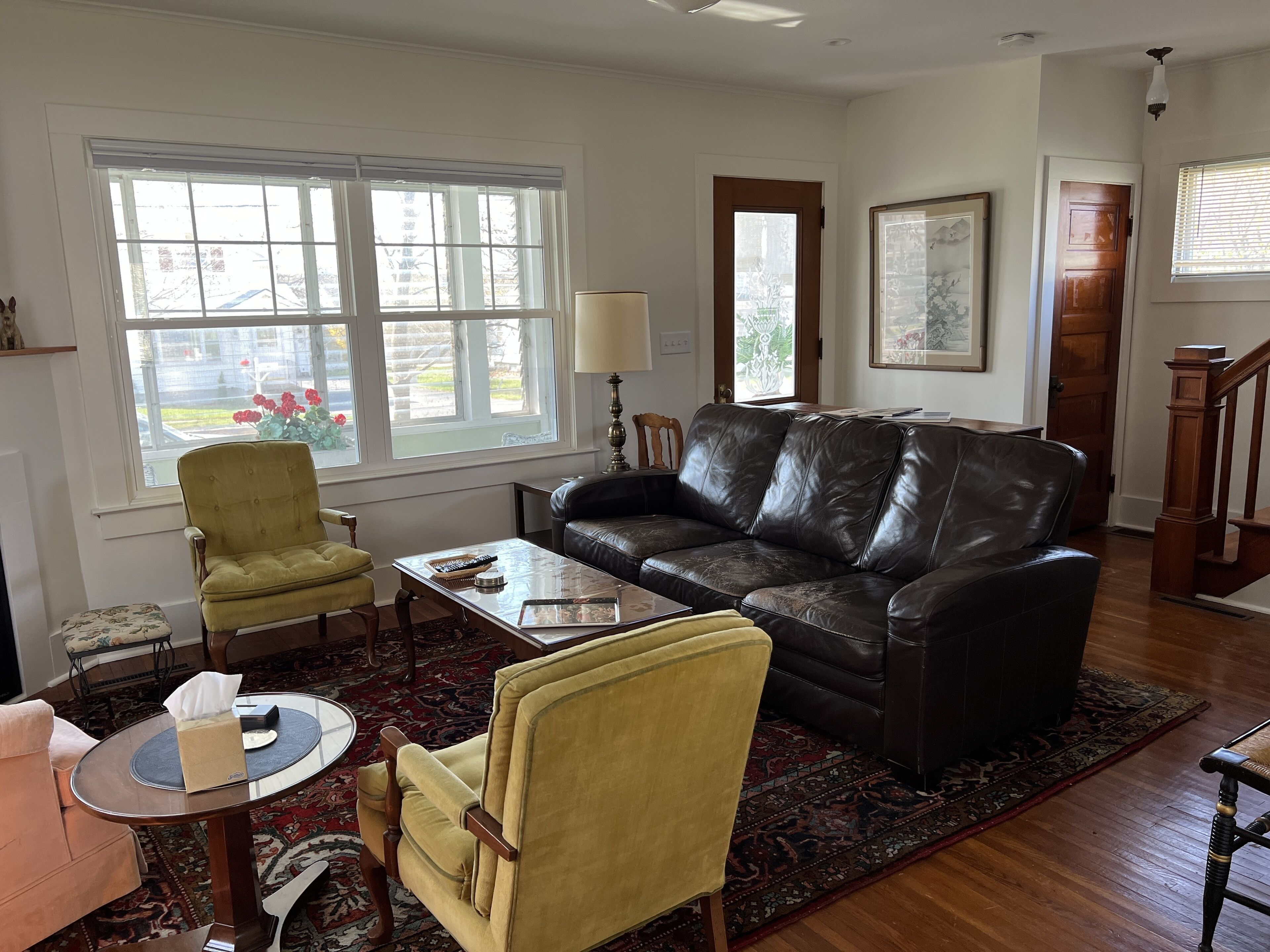 Charming 3 BRM family home in quiet neighborhood. 2 blocks from Lake Ontario.