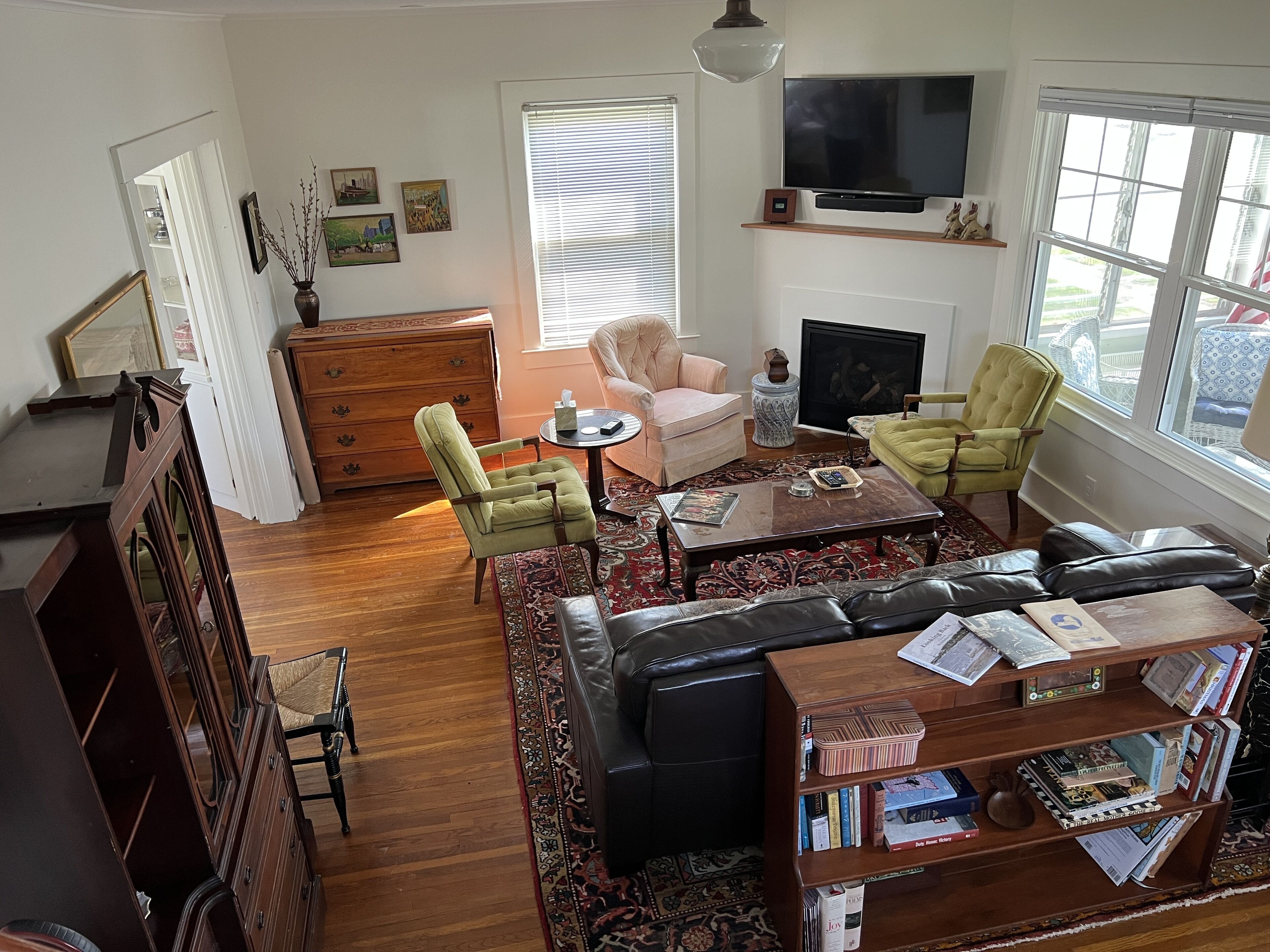 Charming 3 BRM family home in quiet neighborhood. 2 blocks from Lake Ontario.