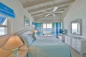 2 bedrooms, iron/ironing board, free WiFi, bed sheets - #503 Oceanview beachfront Maxwell Beach Villas (Christ Church)