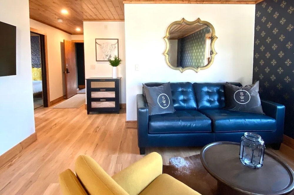 Downtown Sweetwater Suite West