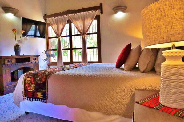 Room | Free WiFi - Hotel Posada San Miguel (Antigua Guatemala)