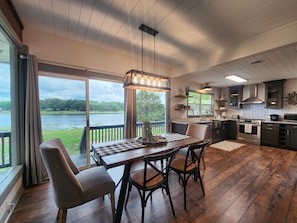 Dining - The Silver Springs Lakefront Cottage - with Canoe (Silver Springs)
