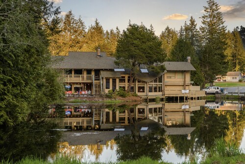 Lakefront Haven: Lakeland Village Golf!