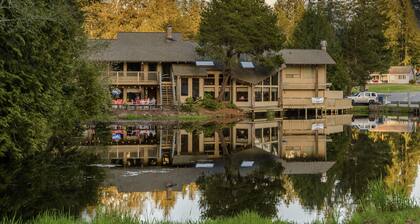 Lakefront Haven: Lakeland Village Golf!