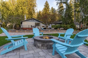 Property grounds - Lakefront Haven: Lakeland Village Golf! (Allyn)