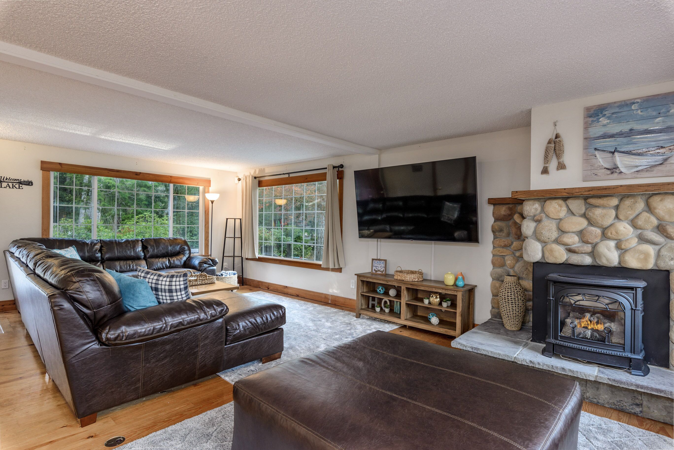 Lakefront Oasis with 27 hole golf course in Lakeland Village! 