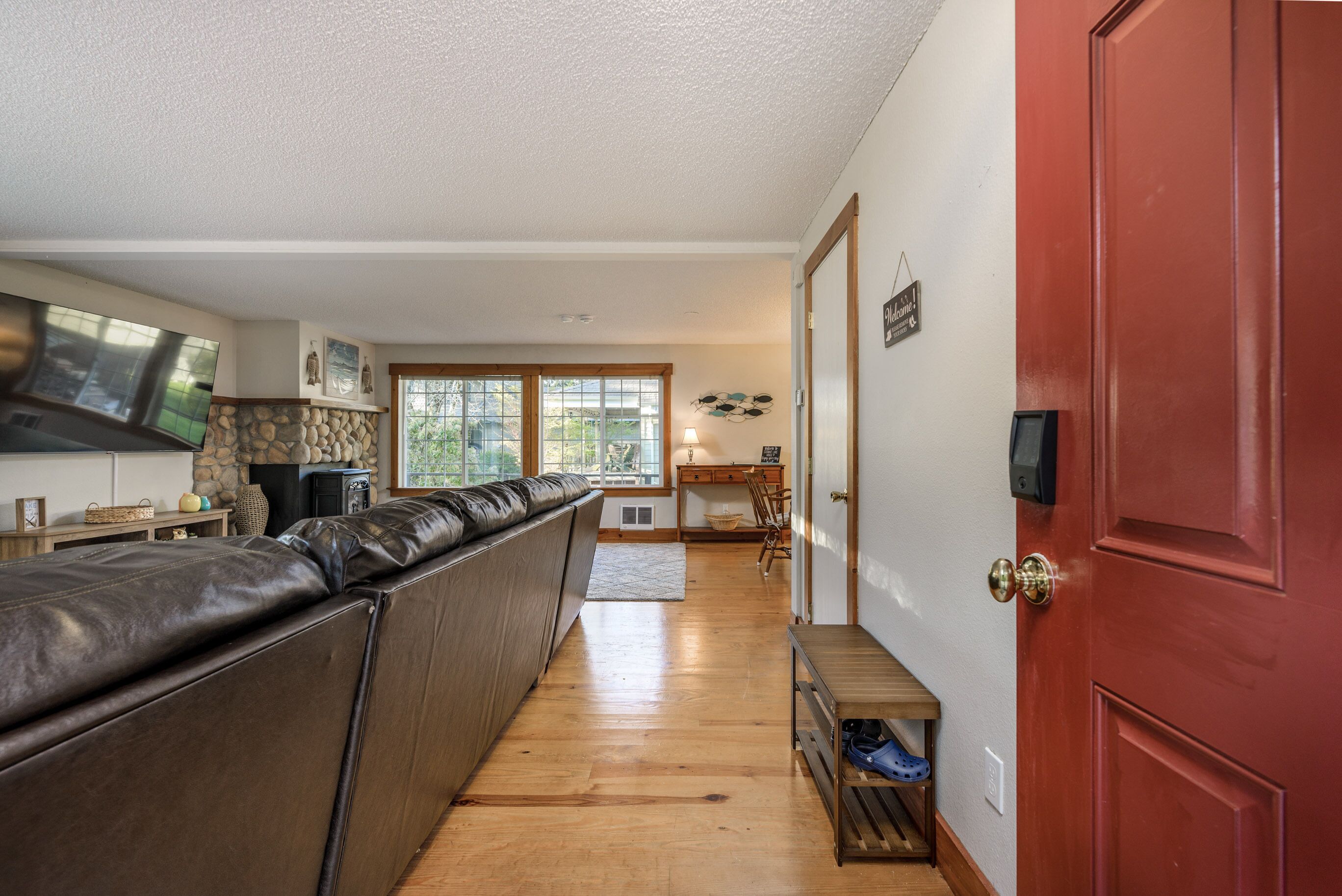 Lakefront Oasis with 27 hole golf course in Lakeland Village! 