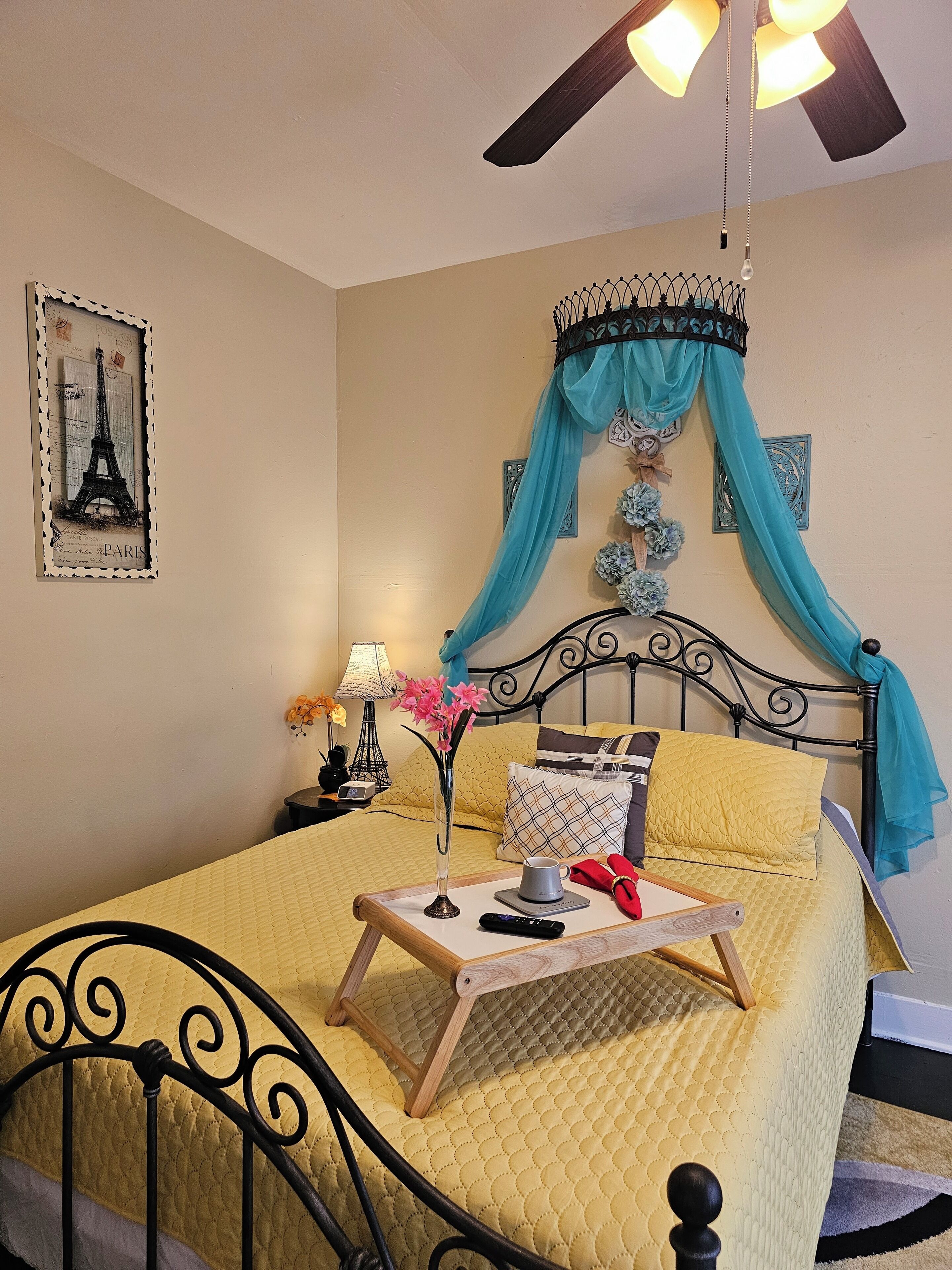 Adorable French corner by Heights, Downtown & WOMH