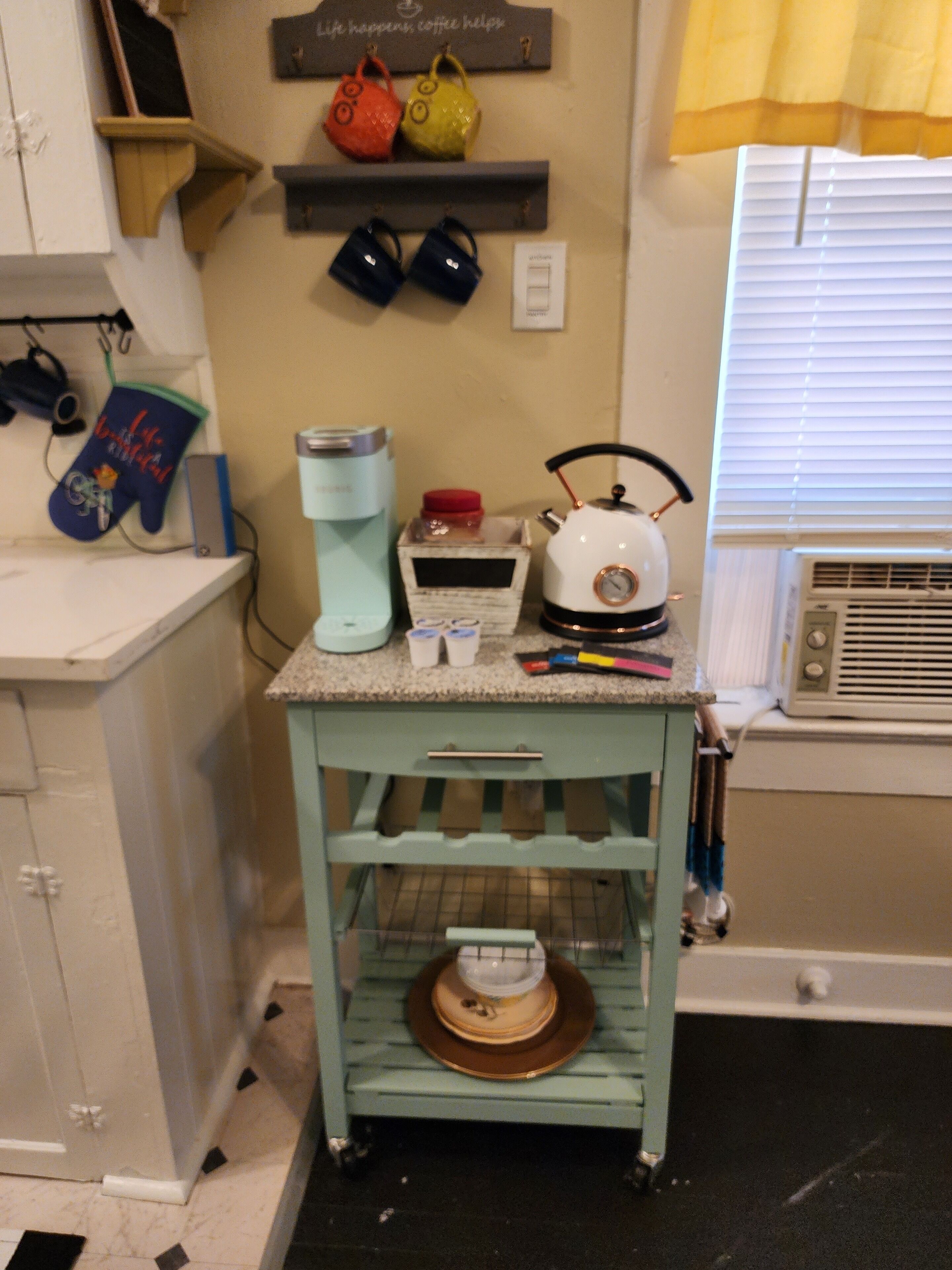 Adorable French corner by Heights, Downtown & WOMH