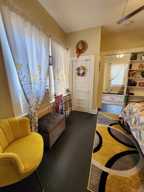 1 غرفة نوم ومكتب ومكواة/لوح كي وواي فاي مجانًا