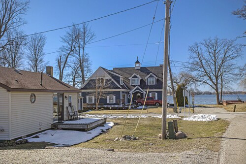 Beautiful 2 bed cottage by Coldwater Lake!