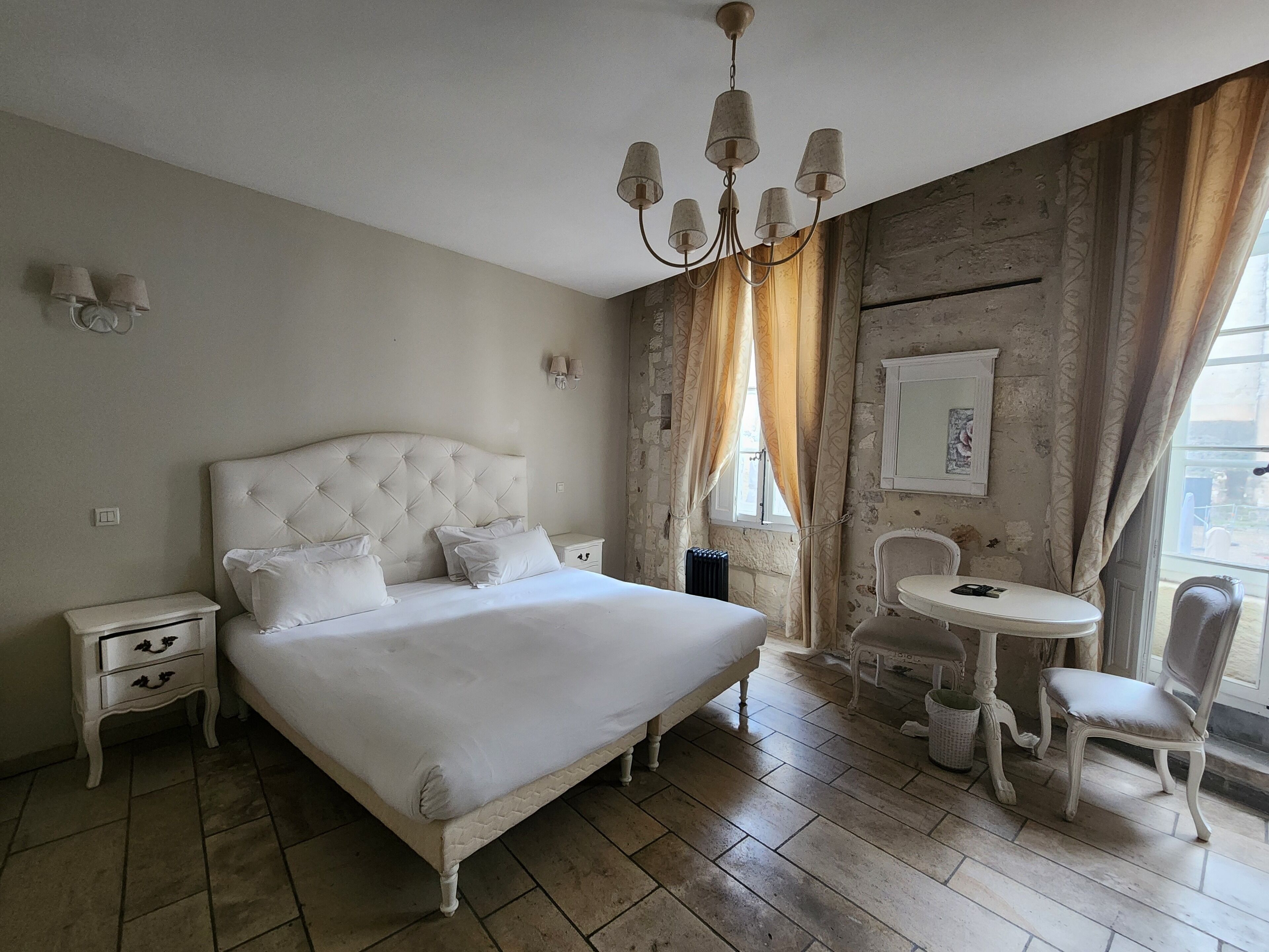 Chambre Supérieure, 1 très grand lit et 1 canapé-lit