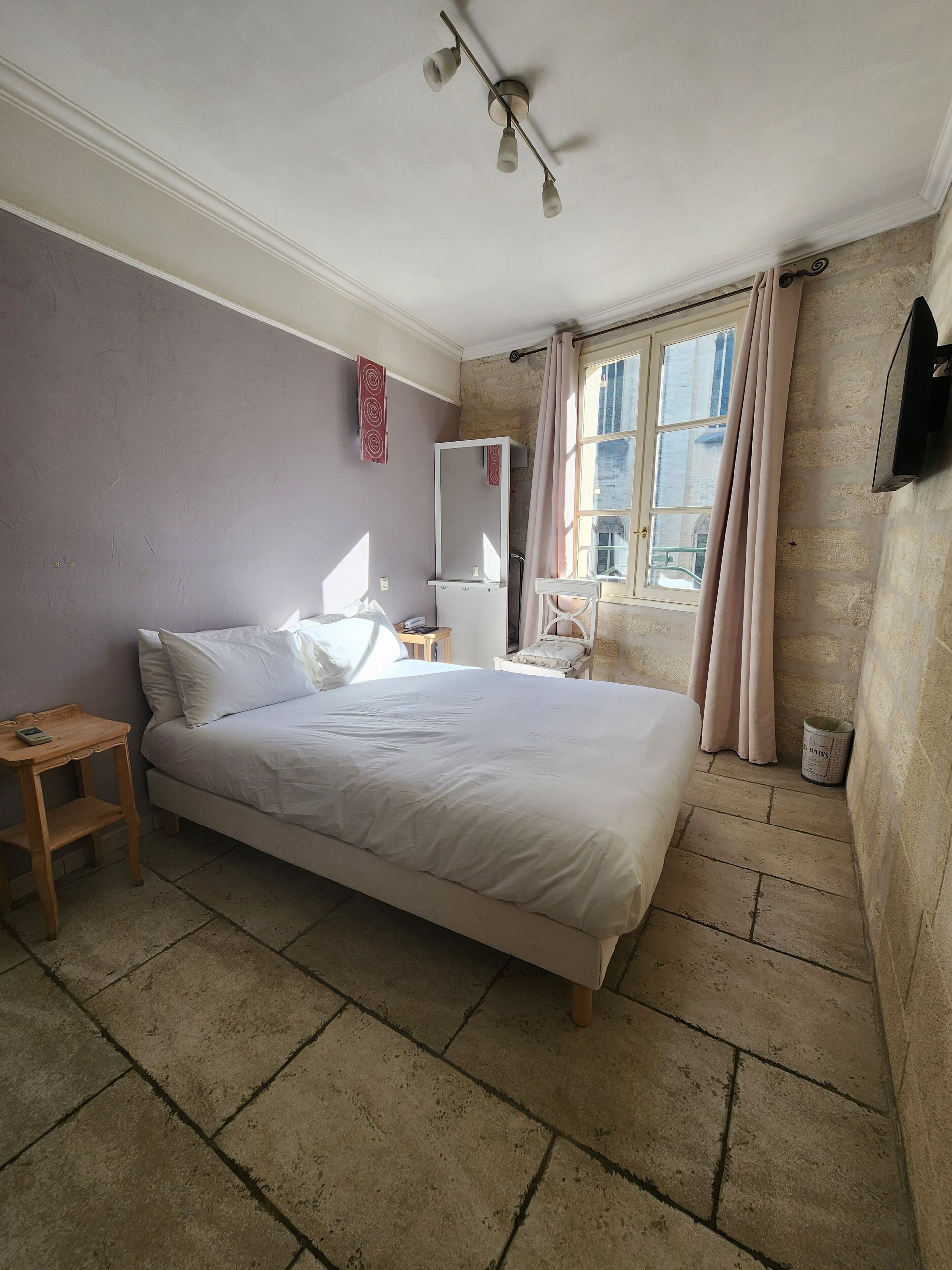 Basic-Einzelzimmer | Hochwertige Bettwaren, Verdunkelungsvorhänge, schallisolierte Zimmer