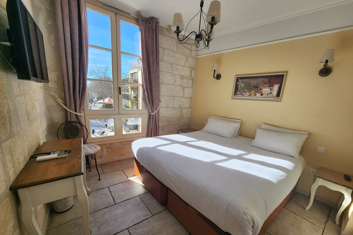 Comfort-Zimmer | Hochwertige Bettwaren, Verdunkelungsvorhänge, schallisolierte Zimmer