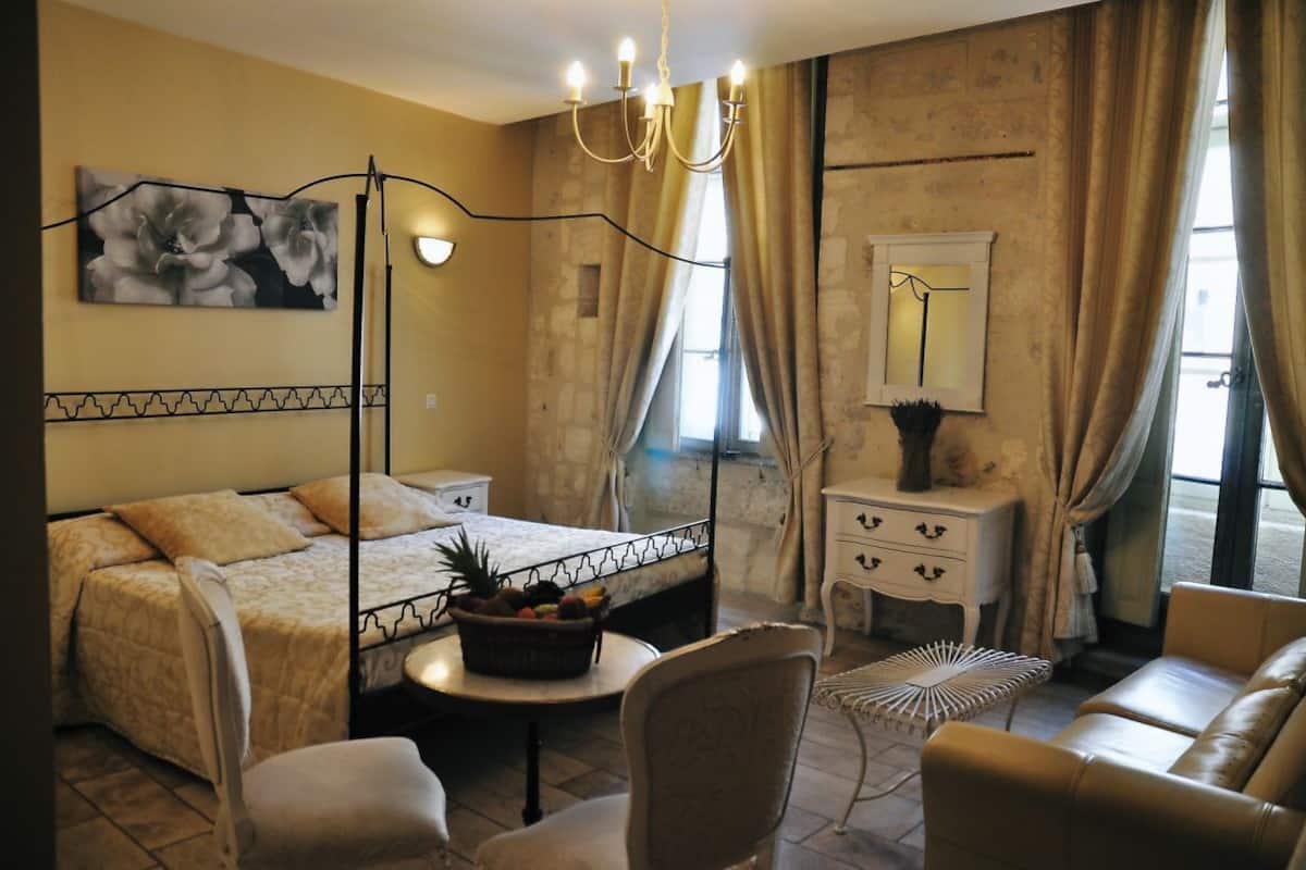 Chambre Supérieure, 1 trÚs grand lit et 1 canapé-lit
