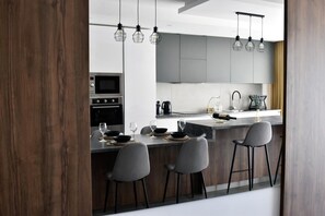 Fridge, microwave, oven, stovetop