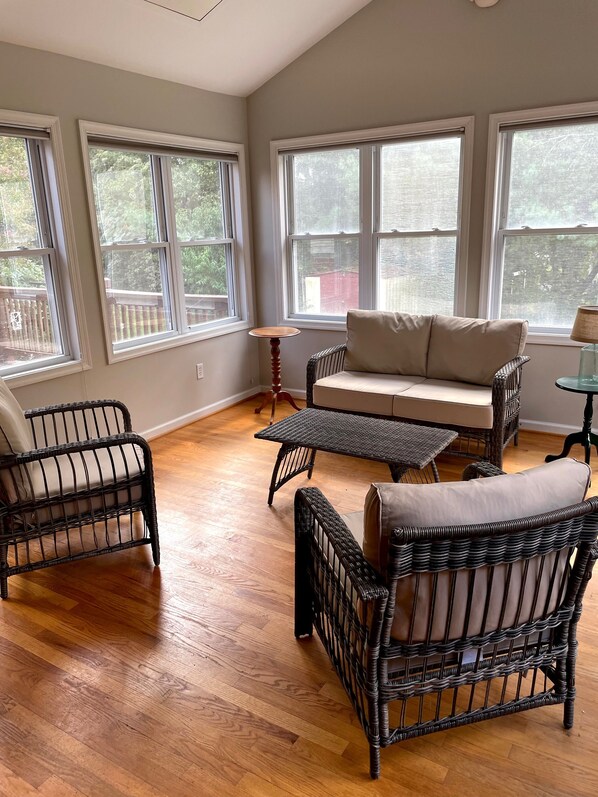 Smart TV, fireplace, DVD player, books