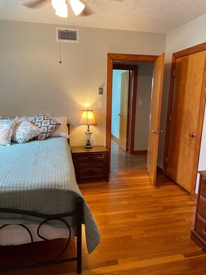 3 chambres, fer et planche Ă repasser, Wi-Fi gratuit, draps fournis