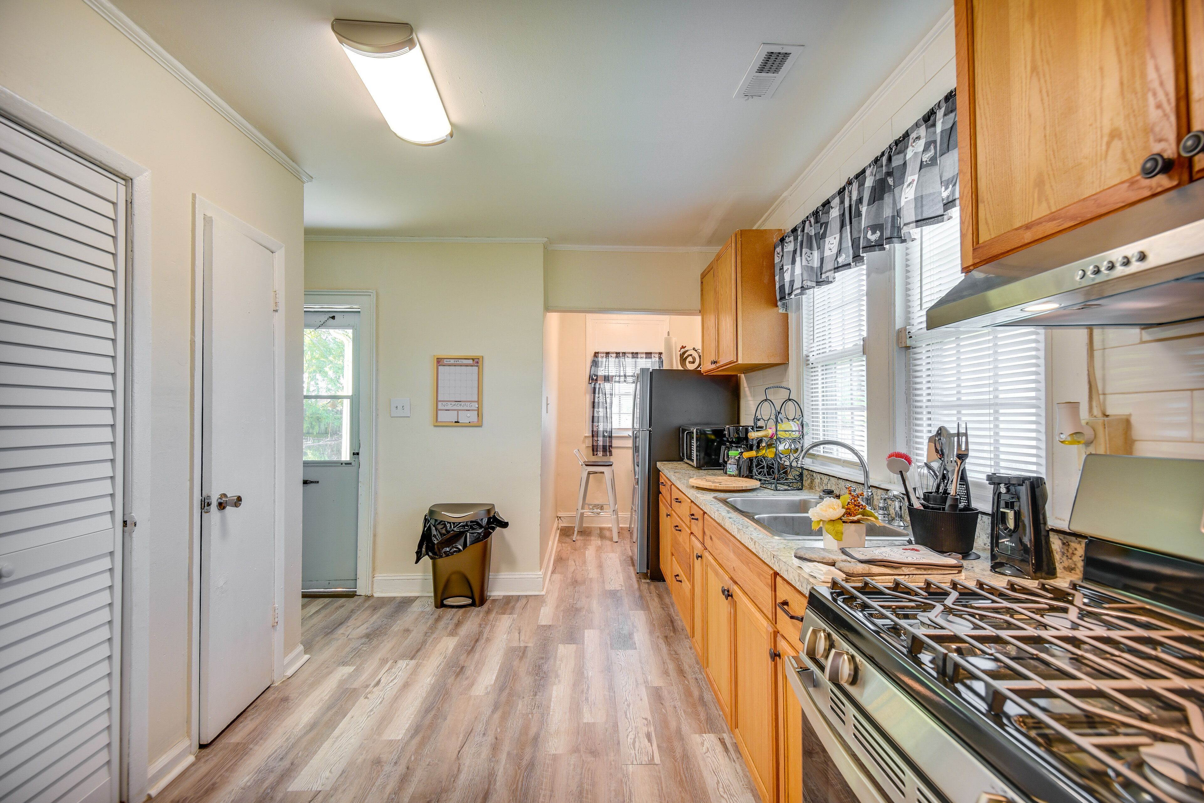 Charming Newport News Cottage < 1 Mi to Ocean!